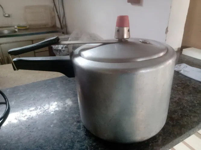 Panela de pressão usada
