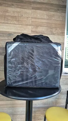 Caixa delivery perfeita, com porta copos.Semi nova .
