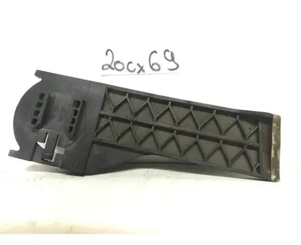 Suporte Do Radiador Lado Esquerdo Mercedes A200 2013