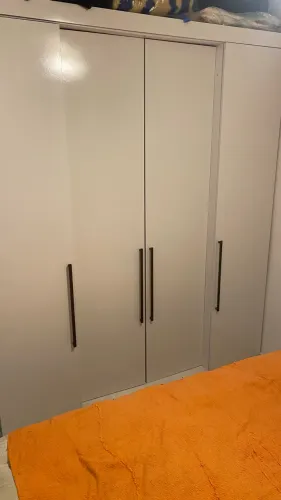 Guarda roupa casal grande e bem dividido novíssimo 