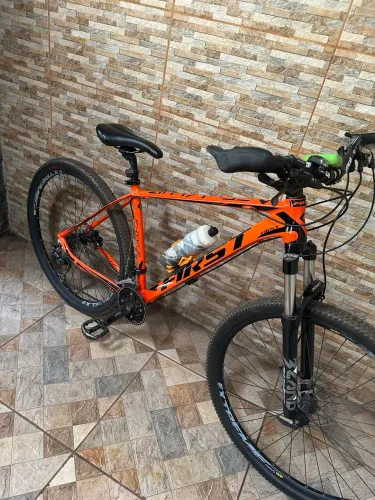 Bicicleta First Atymus Deore