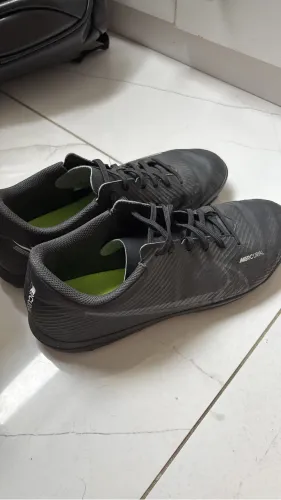 Chuteira Nike mercurial 40 , pouco utilizada 