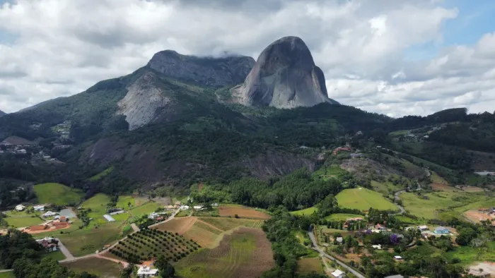 Sua casa de condomínio em Pedra Azul - Oportunidade