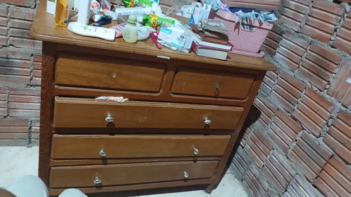 Vendo uma cômoda