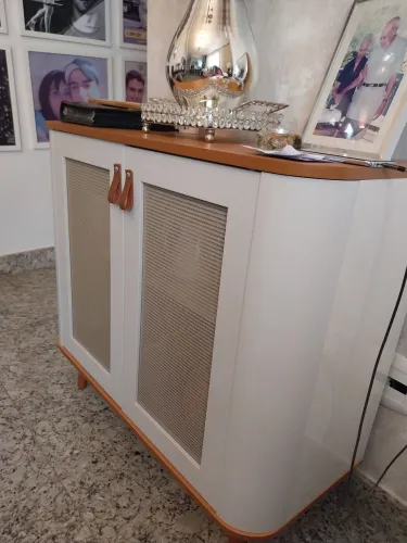 Buffet com 2 portas e 1 prateleira 