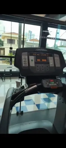 18 Esteiras Life Fitness 95t