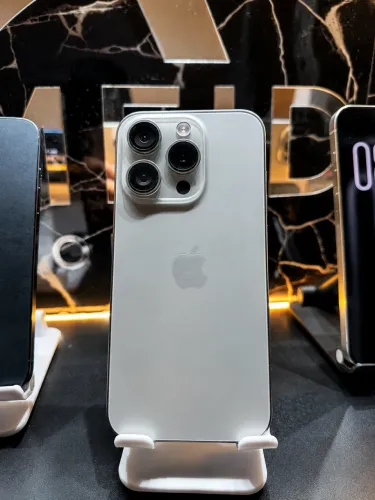 iPhone 15 Pro 128 GB Extremamente Novo