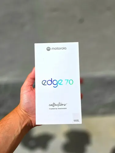 Motorola Edge 70 Collections 5G - Edição Swarovski  - Tela 1.5K 120Hz 512GB 12GB RAM