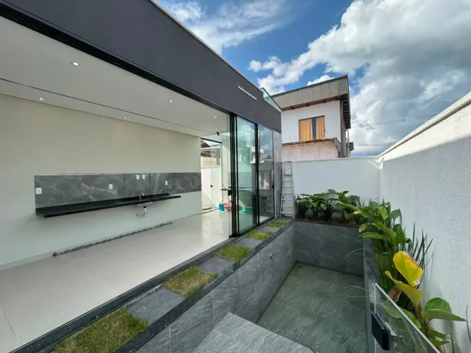 CASA DE ESQUINA PRONTA PRA MORAR NO PORTO MARINA