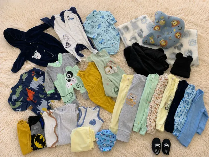 Lote de roupa de bebê meninas 1 a 4 meses mais de 30 peças