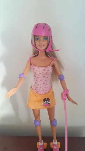 Boneca Barbie de Patins com Cachorro
