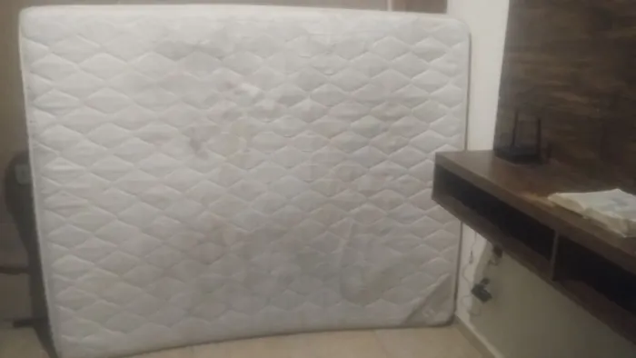 Cama box Queen só precisa limpar colchão firme 
