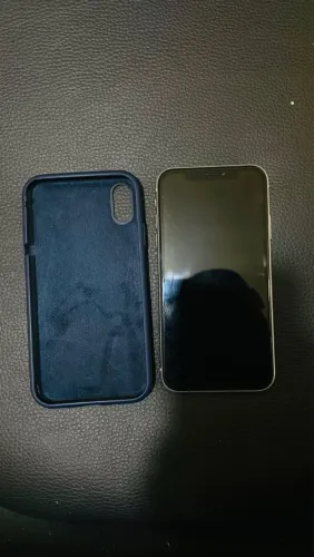 Vendo iPhone XR impecável