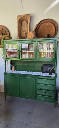 Armário de cozinha antigo