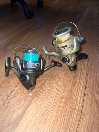 (SEMI NOVO) Kit 2 molinetes para pesca Serena 2000 e Okuma ZLL50