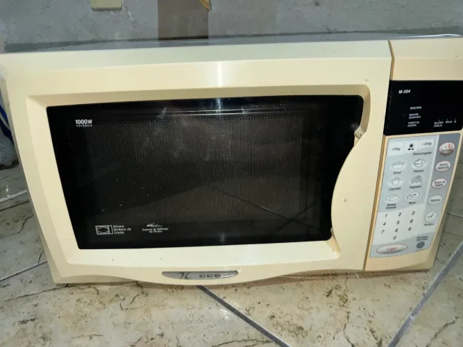 Micro-ondas CCE M-304 1000W (Não Liga / Para Conserto ou Peças)