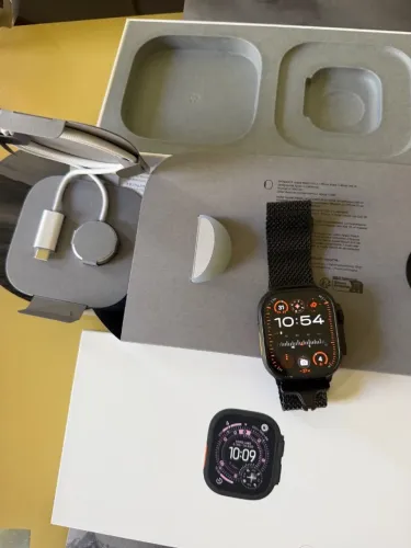 Apple Watch Ultra 3 GPS + Cellular - Caixa preta de titânio de 49 mm