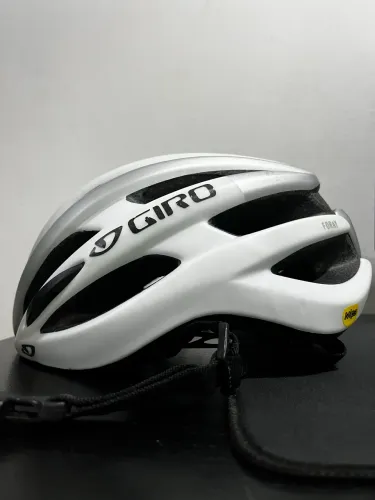 CAPACETE GIRO
