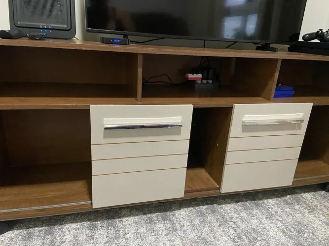 Rack para TV com rodinhas