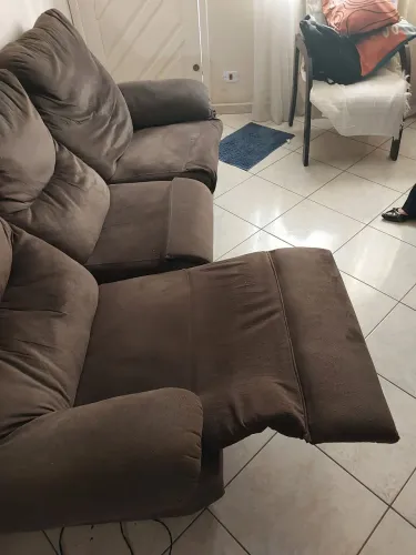 Sofa retrátil,  com mecanismos de ferro 