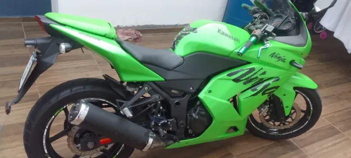 KAWAZAKI 250R VERDE 2010 CARENADA - BEM ESPORTIVA