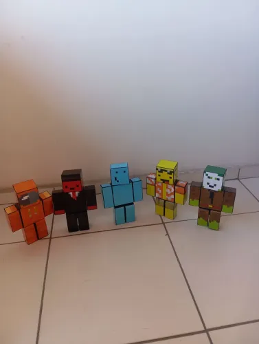 Bonecos do problems super novos 05 personagens por 200,00 ou 50,00 por boneco