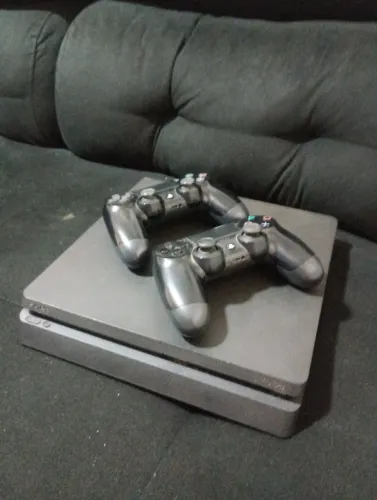 Ps4 silm pouco usado com 10 jogos e dois controles