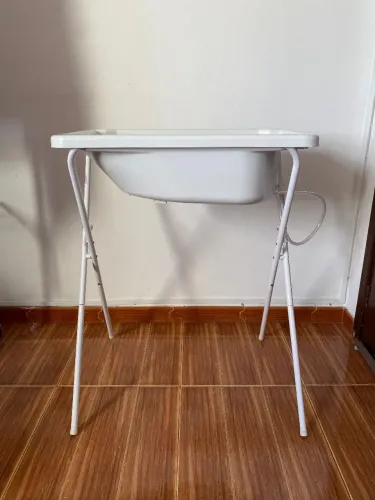 Banheira de banho para bebê com suporte - Usada