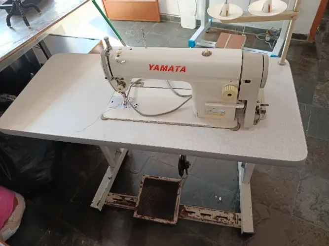Máquina reta industrial