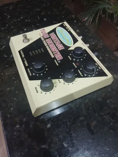 Pedal Behringer VT999 Vintage Tube Monster Overdrive Valvulado