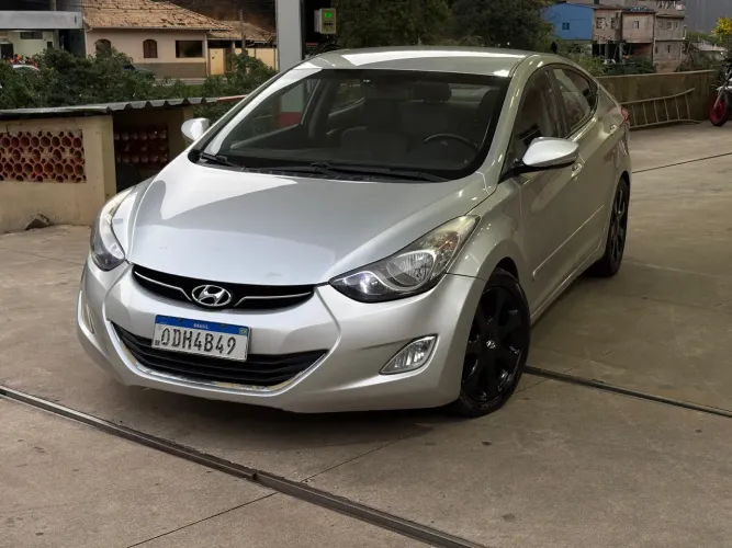 Hyundai Elantra GLS 1.8 16V Aut. 2012