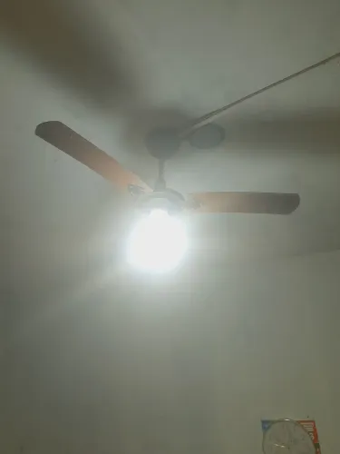 Ventilador de teto com defeito