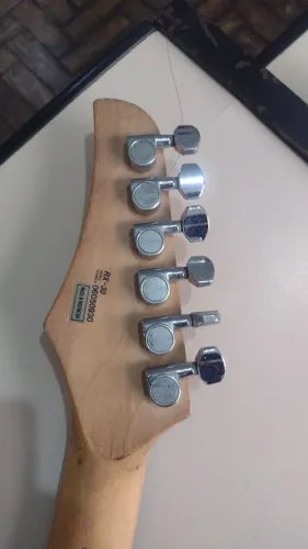 Vende-se guitarra marca Condor Rx30..