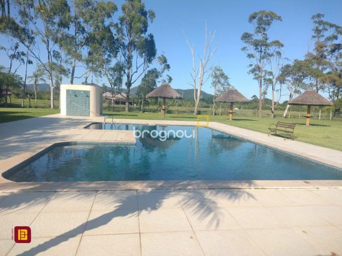 Casa muito bem localizada na SC 401