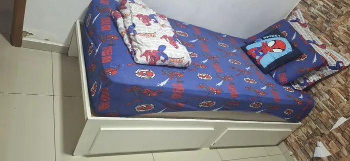 Cama solteiro com. 2 gavetas