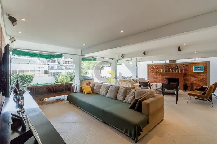 Casa à venda no Sumaré com 3 Quartos - 1 Suite - 6 Vagas