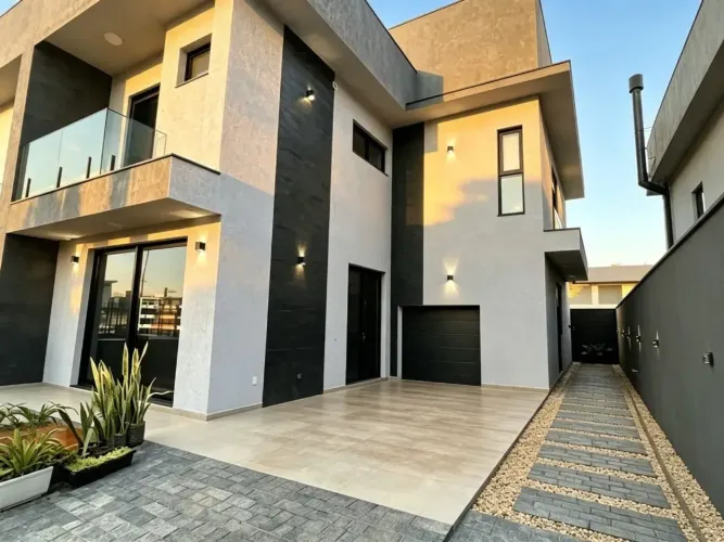 Alugo Casa, com 03 suítes, mobiliada a 350m da praia do Campeche, Florianópolis