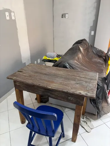 Mesa de madeira rústica + 4 cadeiras
