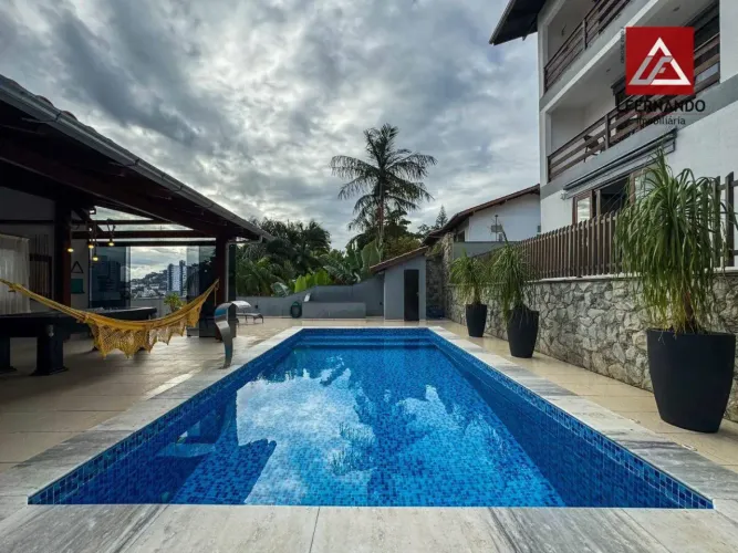 Casa com 4 dormitórios, sendo 3 suítes à venda, 551 m² por R$ 1.790.000 - Escola Agrícola