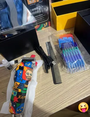 Maquina De Cortar Cabelo Profissional Kemei