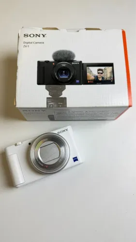 Sony ZV1 (com flash, carregador e bateria extra)