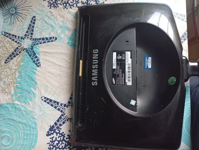 Monitor Samsung 18 polegada 