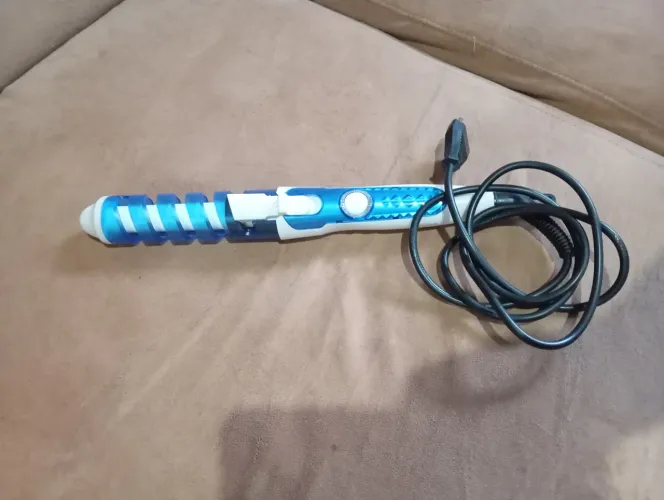 modelador de cachos espiral azul e branco