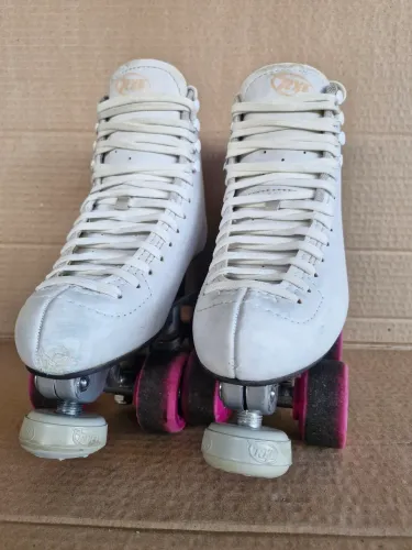 Patins RYE 37 - Branco - Rodas Pink