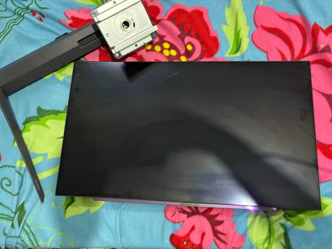Monitor LG UltraGear 27GS95QE OLED 27? QHD 240Hz - Com Defeito / Para Peças