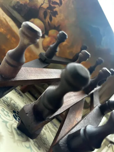 Cabideiro sanfonado em madeira nobre torneados 