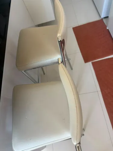 Banquetas cor pérola da marca PSG MOVEIS