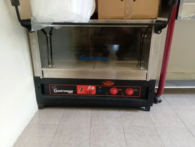 Forno elétrico de lastro gastromac 700 sem o pé em ótimo estado de conservação