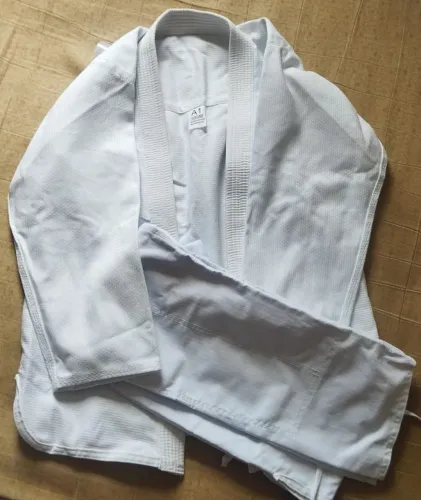 Kimono de jiu-jitsu branco