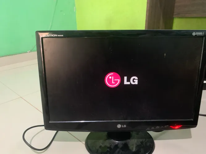 Monitor LG W2043S 20 Polegadas LED VGA Completo com Cabos - Bom Estado - Vespasiano/MG
